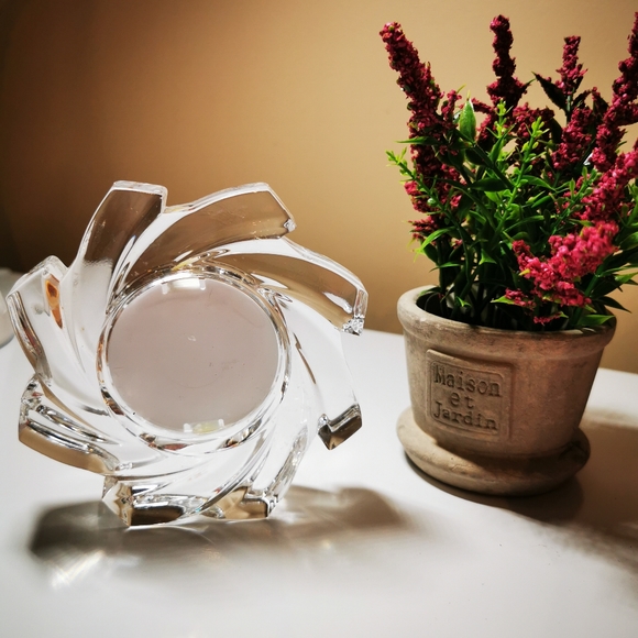 Small Clear Glass Sunburst Round Picture Frame - Picture 14 of 14